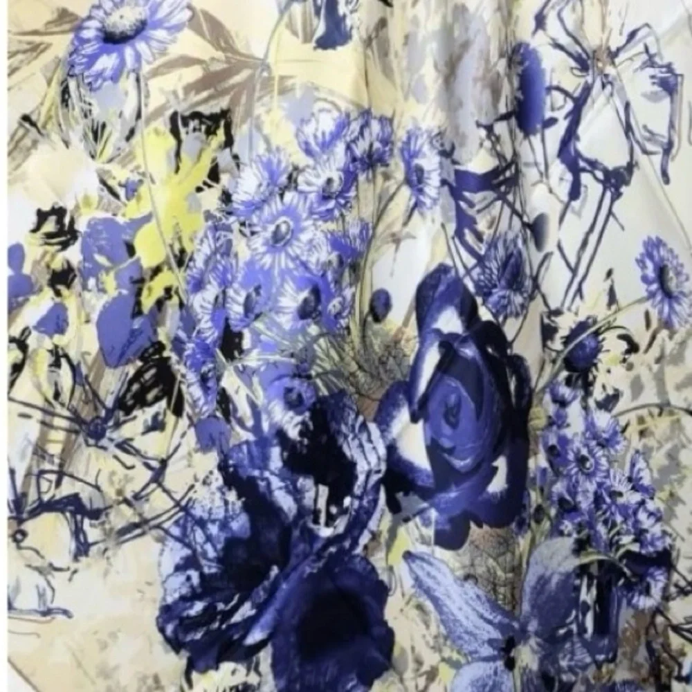 Scarf with Floral Design 100% Silk EUC - Picture 5 of 6